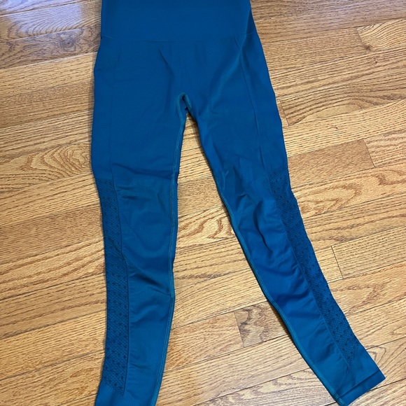 Fabletics XS Blue Nova Leggings - Picture 4 of 5